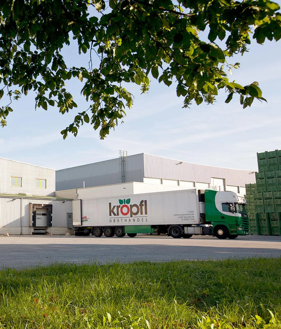 Firma Kröpfl mit Lastwagen